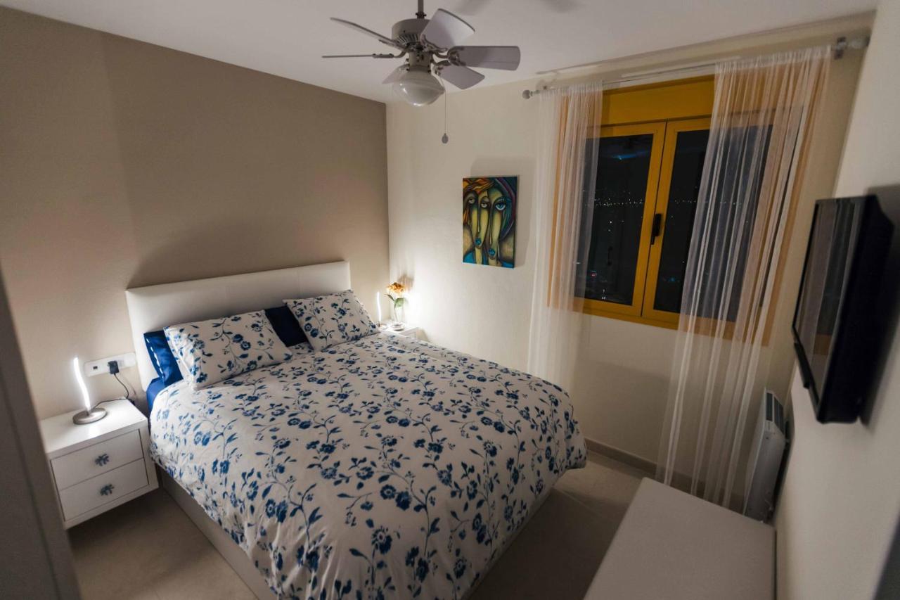 Apartamento En La Playa. Planta 19. Vistas Espectaculares. 2 Terrazas.